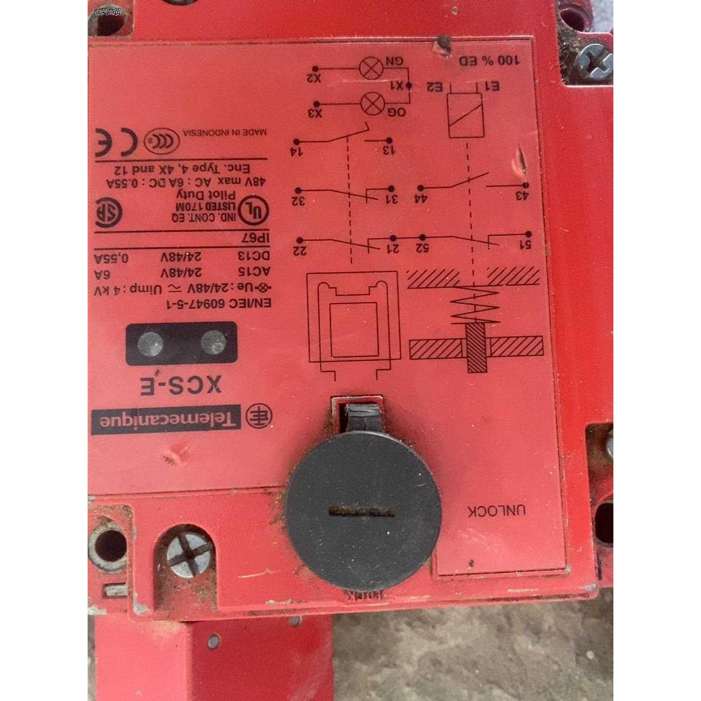 原装正品施耐德 XCSE8312S61 安全限位开关