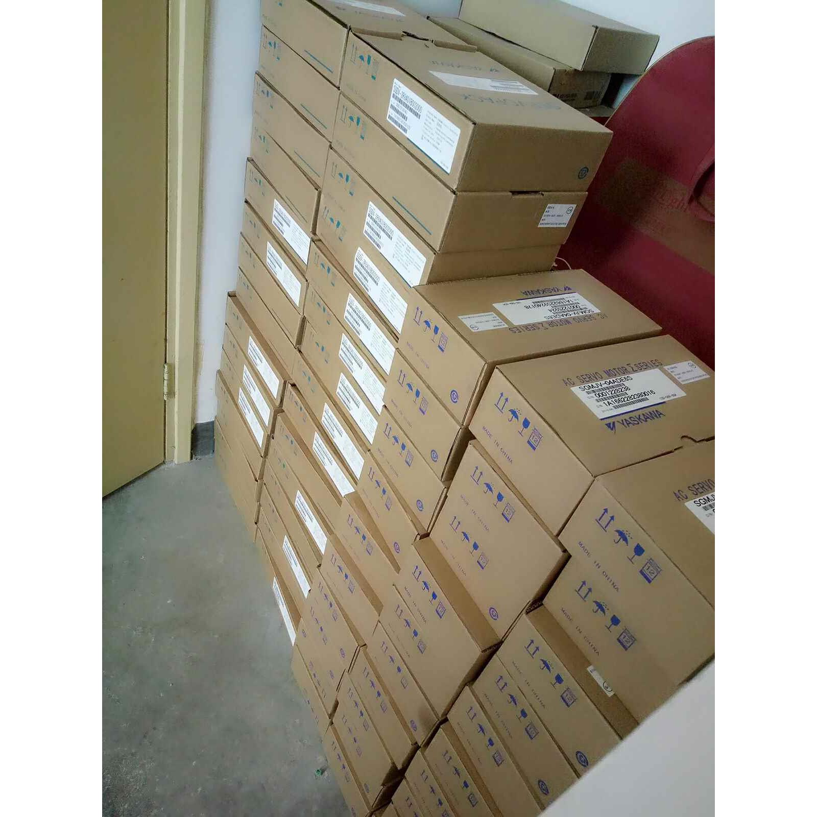 安川正品库存400W制 SGMJV-04ADE6E全新大量现货供应！