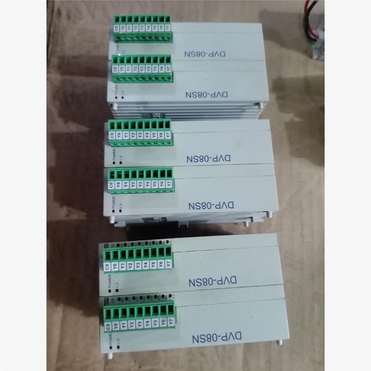 台达DVP-08SN11T扩展模块六台实物拍摄