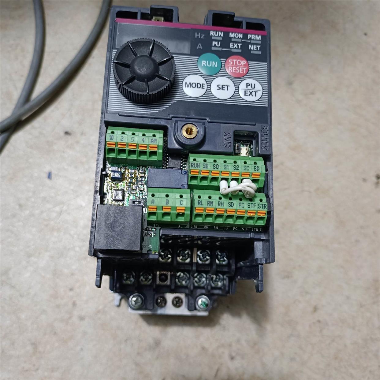 拆机三菱变频器型号 FR-D720S-0.4K-CHT议价
