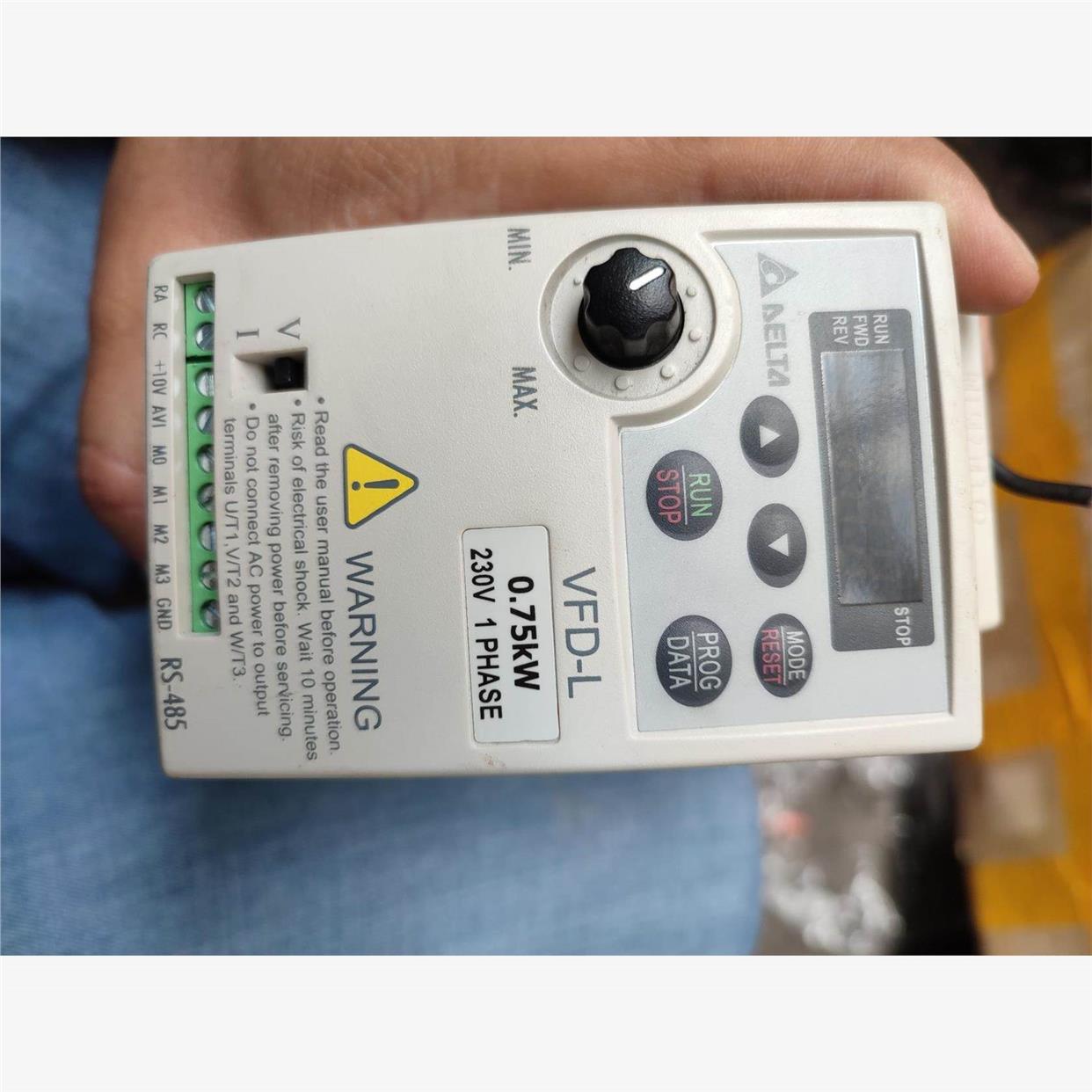 台达变频器VFD007L21A   0.75KW