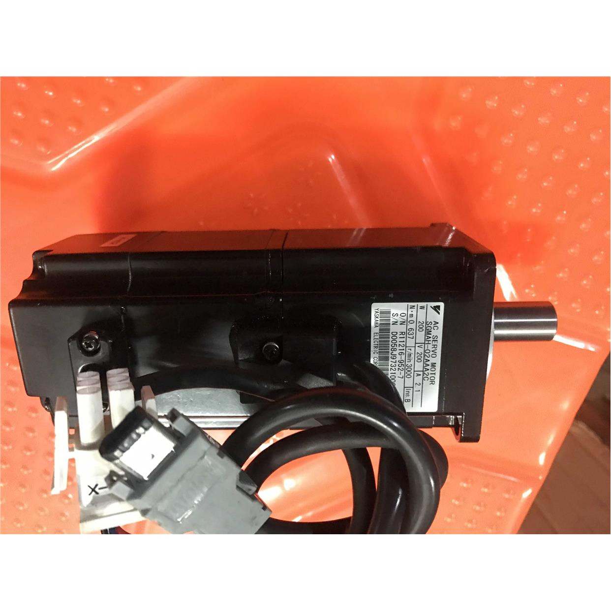 安川电机。SGMAH-02AAA2C。二手拆机。8-9成新。200W.