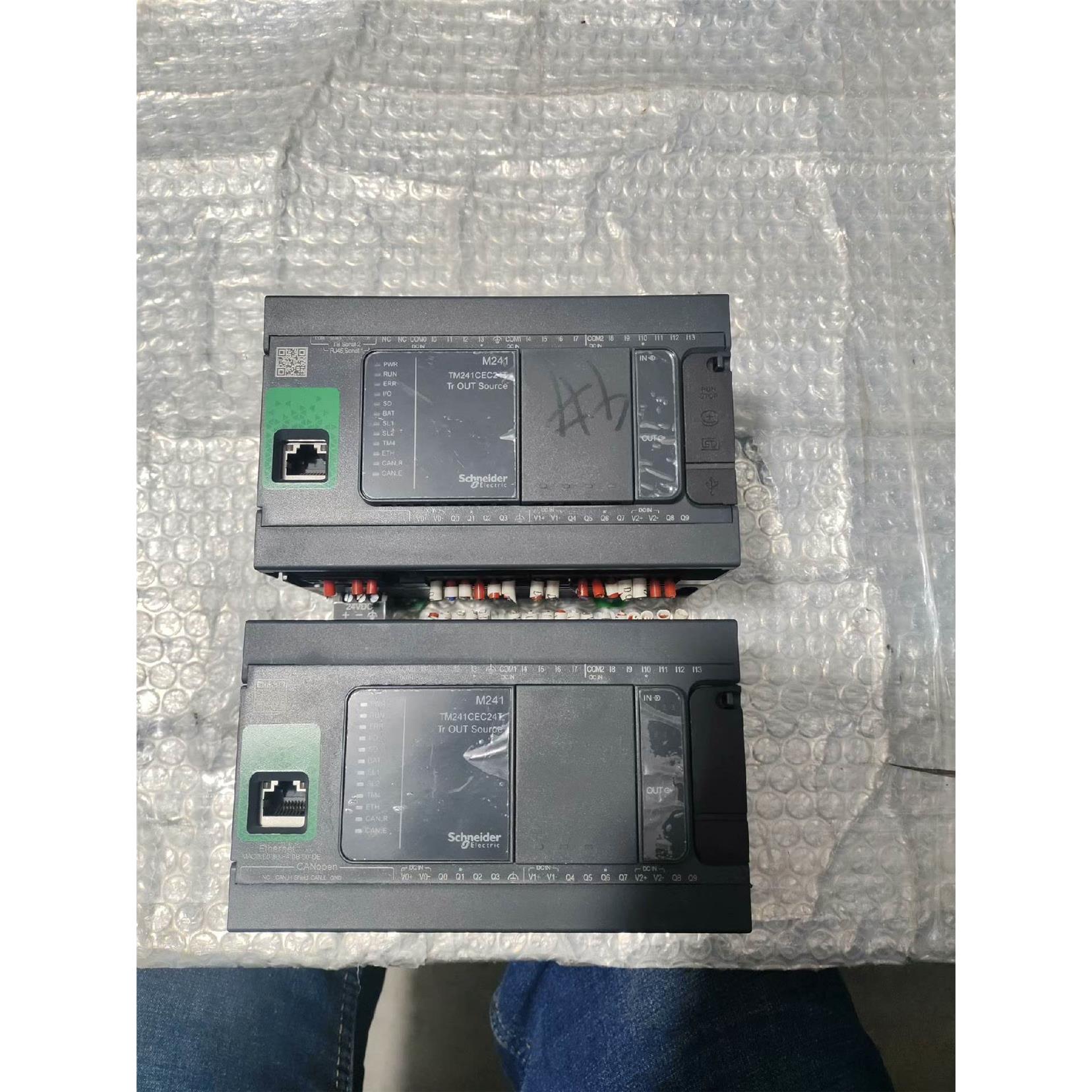 施耐德PLC控制器，TM241CEC24T，现货两台，口罩机议价