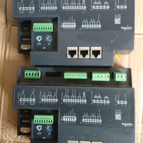 施耐德控制器EMS58563 sc110a有两个,标为。