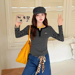 独特V领纽扣T恤上衣女春秋季美式bm辣妹风条纹长袖正肩拼接打底衫