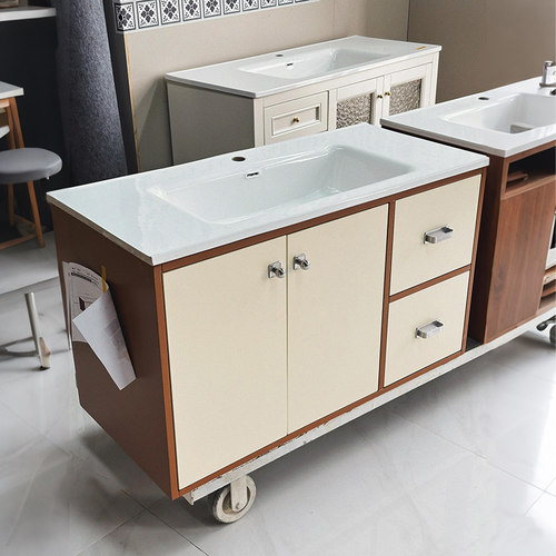 超级流行的包豪斯中古拼色浴室柜