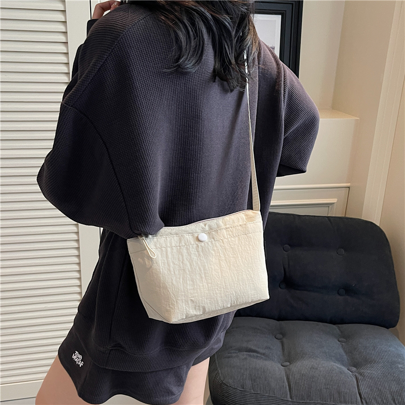斜挎包女2025新款夏时尚小包包腋下包百搭小方包女轻奢单肩帆布包