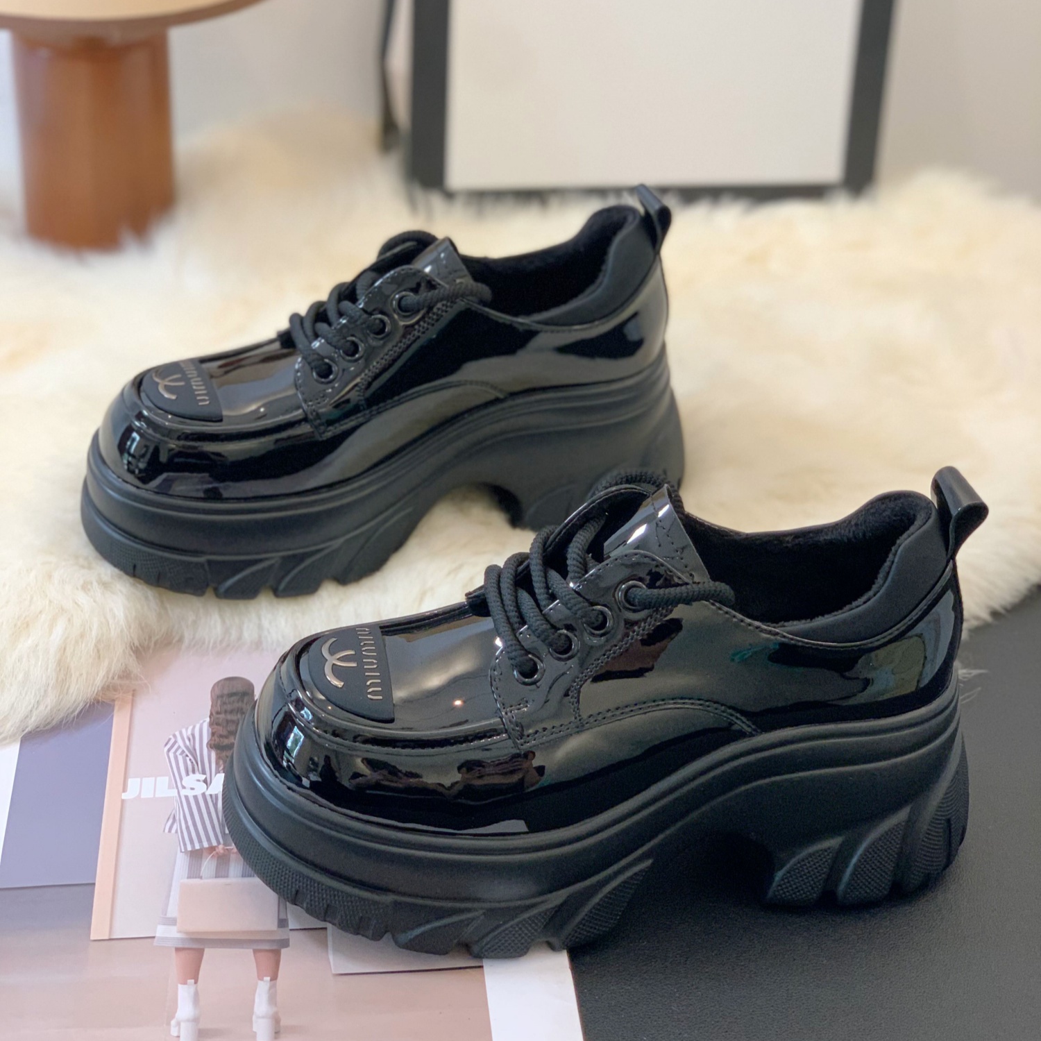 英伦漆皮系带厚底增高百搭乐福鞋