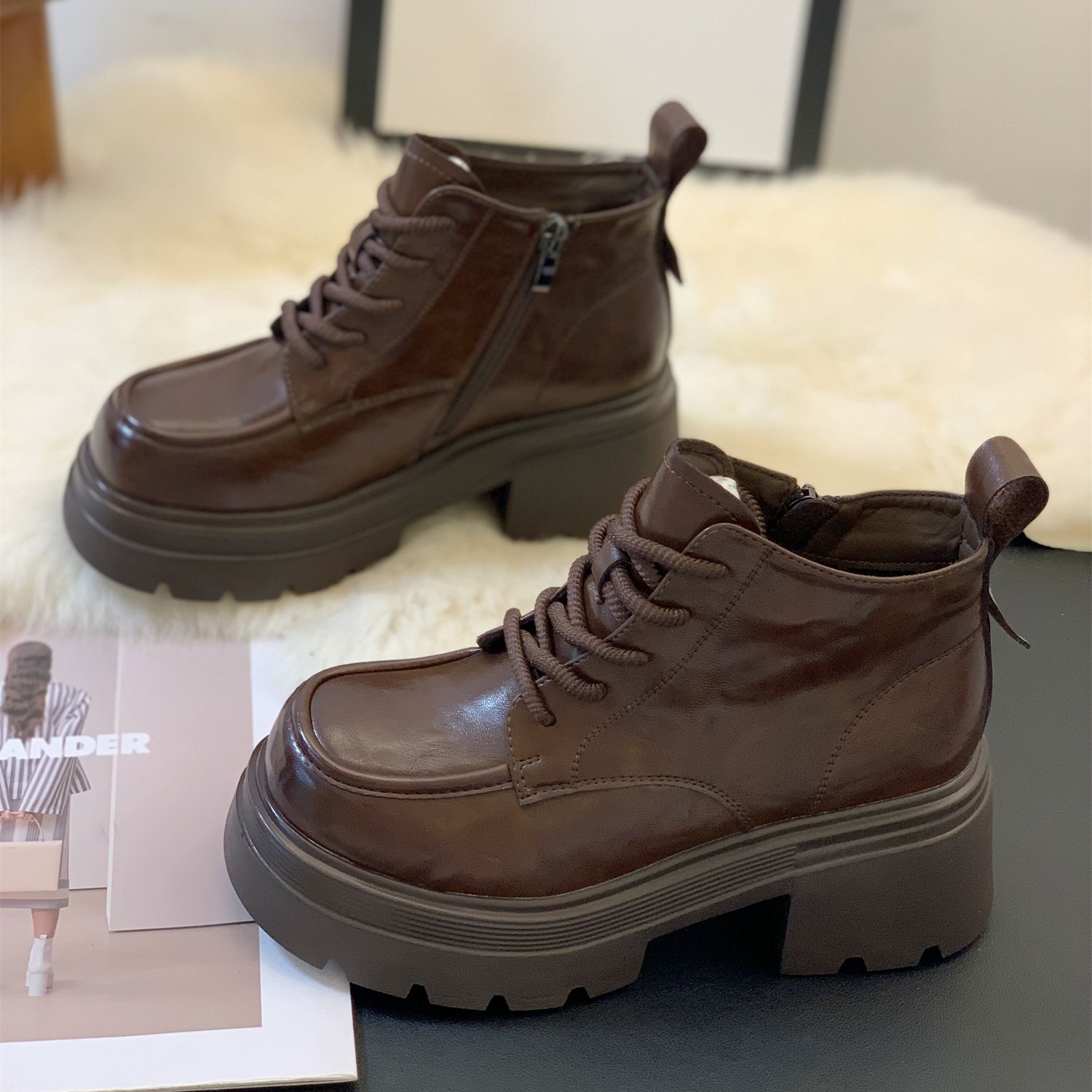 英伦松糕厚底粗跟增高6cm短靴2025秋冬超火复古舒适百搭马丁靴女