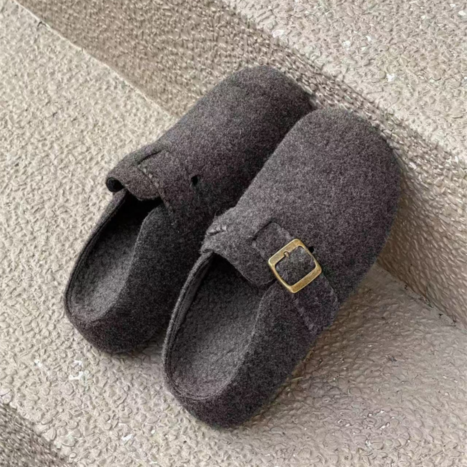 新款厚底一字扣加绒包头勃肯鞋女