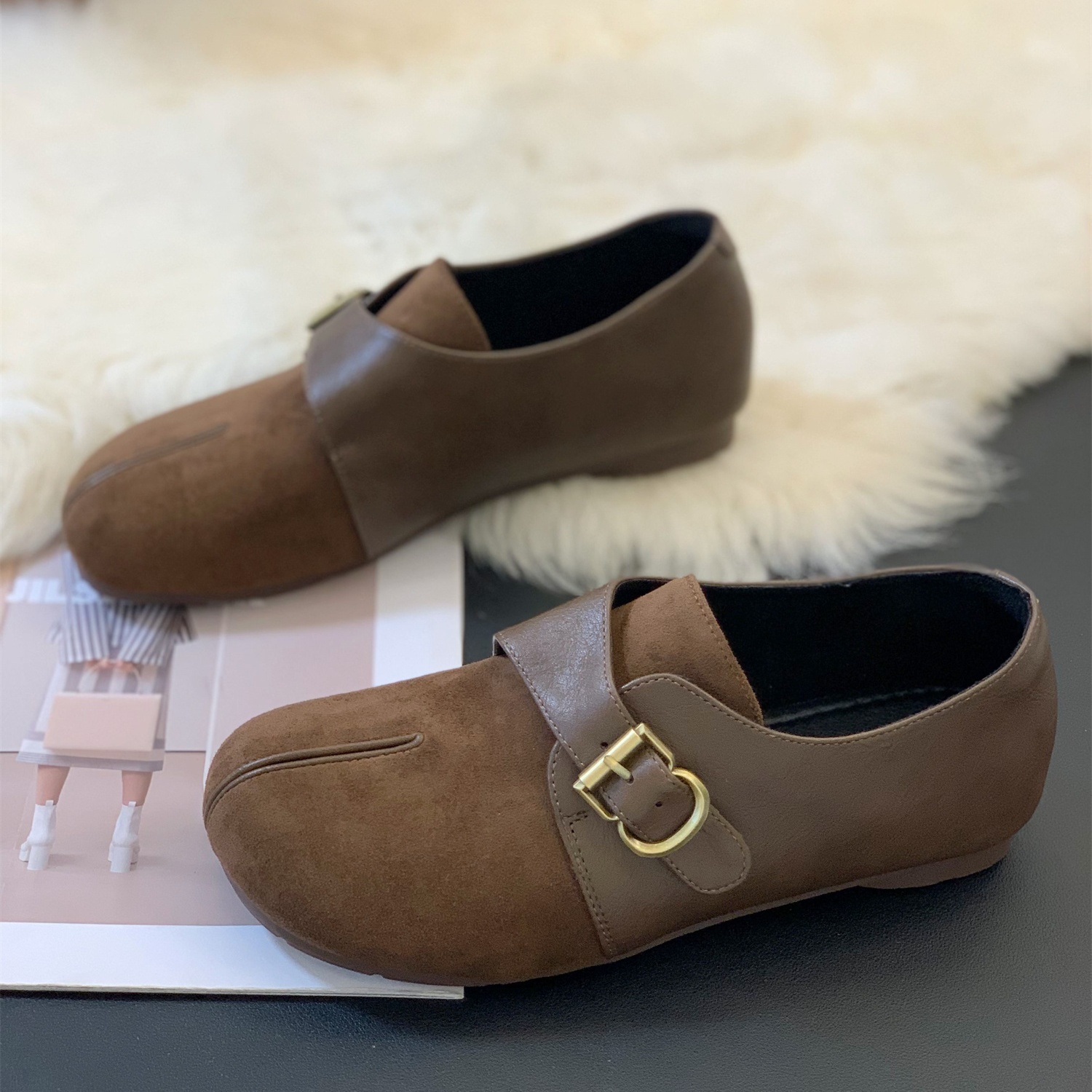 平底绒面假分趾皮带扣舒适勃肯鞋