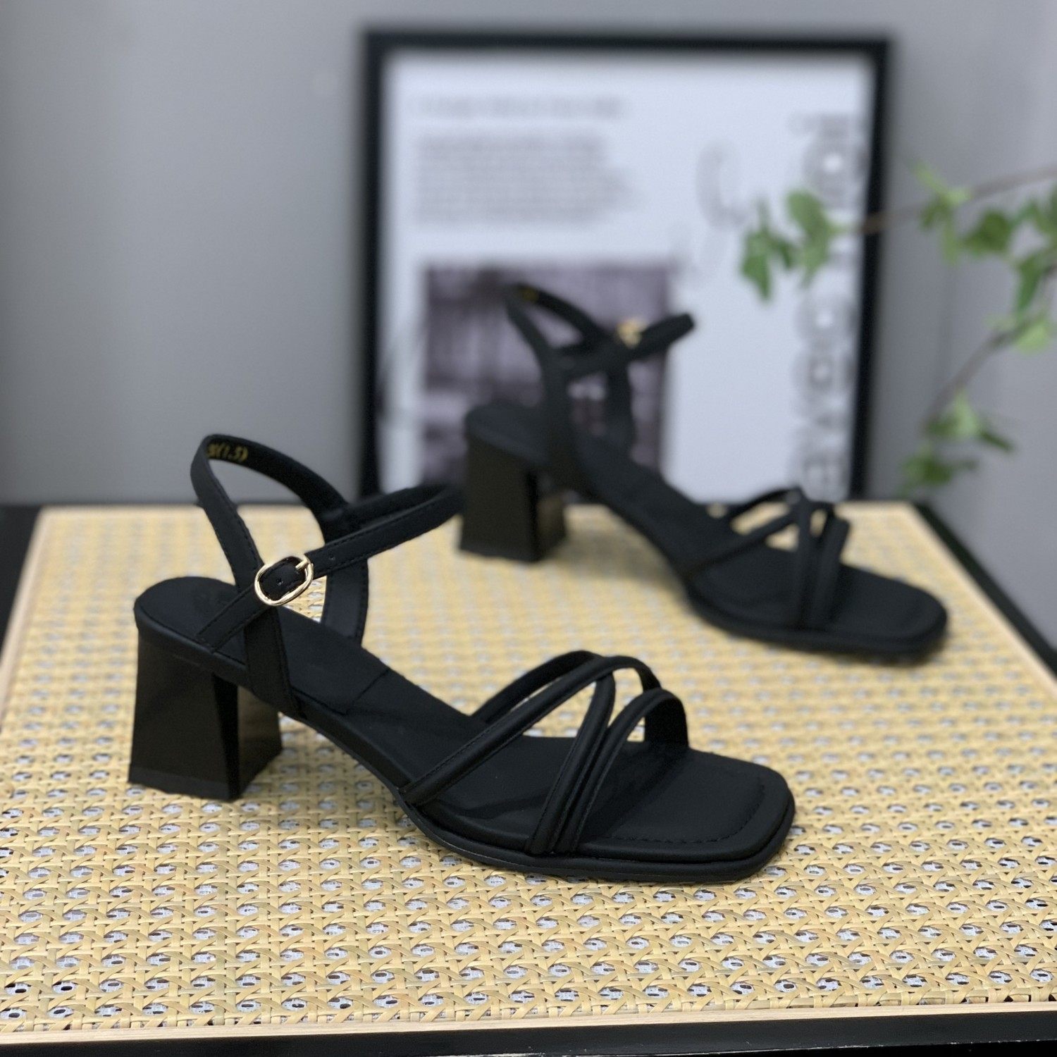 一字扣带露趾凉鞋女2024夏季仙女风气质粗跟小个子显瘦百搭罗马鞋,女鞋,一字带凉鞋,淘宝优惠券,粉丝福利购,淘宝优惠卷