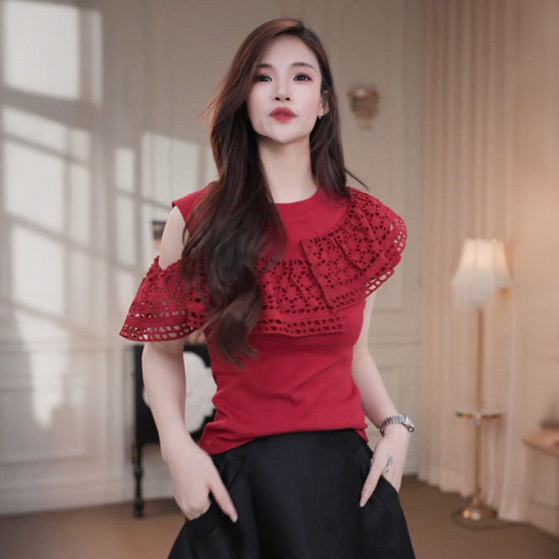 设计感蕾丝拼接荷叶边短袖T恤女夏季时尚洋气显瘦露肩红色上衣潮