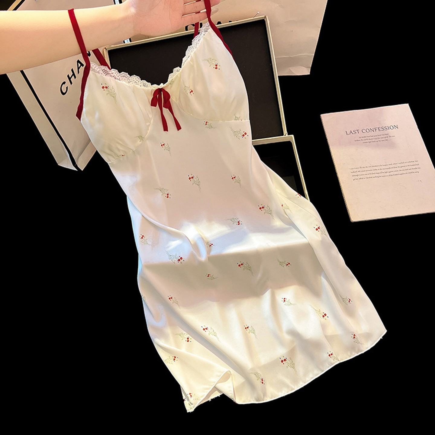冰丝凉感吊带睡裙女夏季爆款带胸垫睡衣纯欲短裙丝绸质感家居服