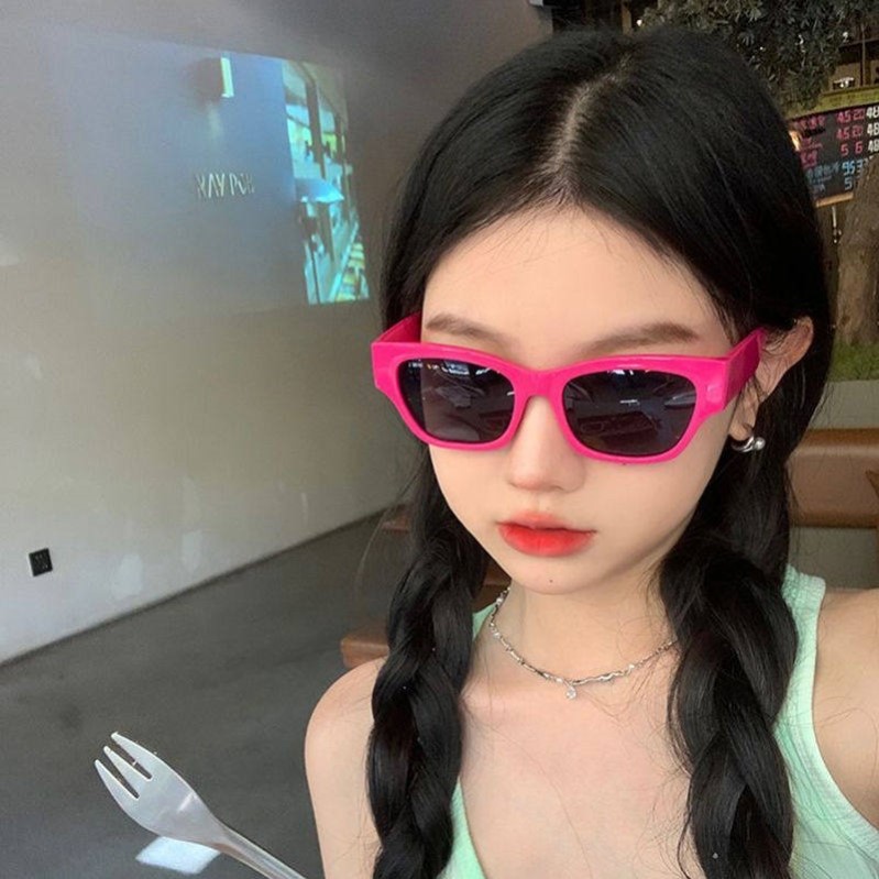 2026新款多巴胺风格复古墨镜小脸遮阳防紫外线太阳眼镜少女粉红蓝