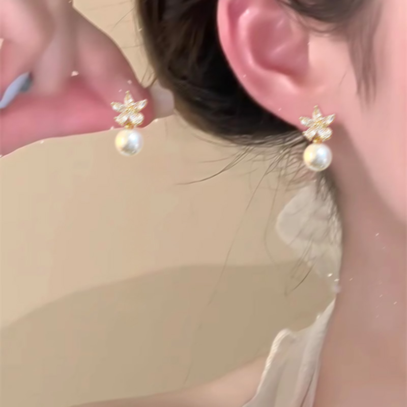 温柔气质仿锆石花朵珍珠耳钉法式