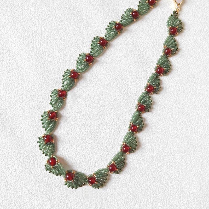 新中式仿红玛瑙贝壳米珠项链女款2025新款民族风锁骨链高级感颈链