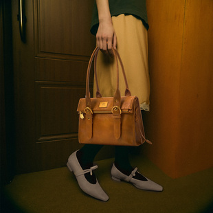 FROM ARACHNID小众设计师高级感油蜡长柄方形锁扣拉链手提包