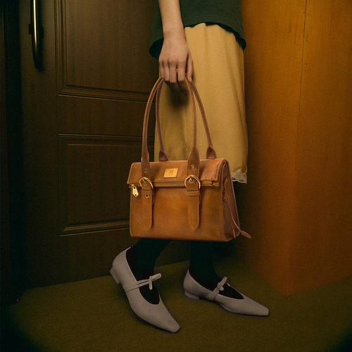 FROM ARACHNID小众设计师高级感油蜡长柄方形锁扣拉链手提包