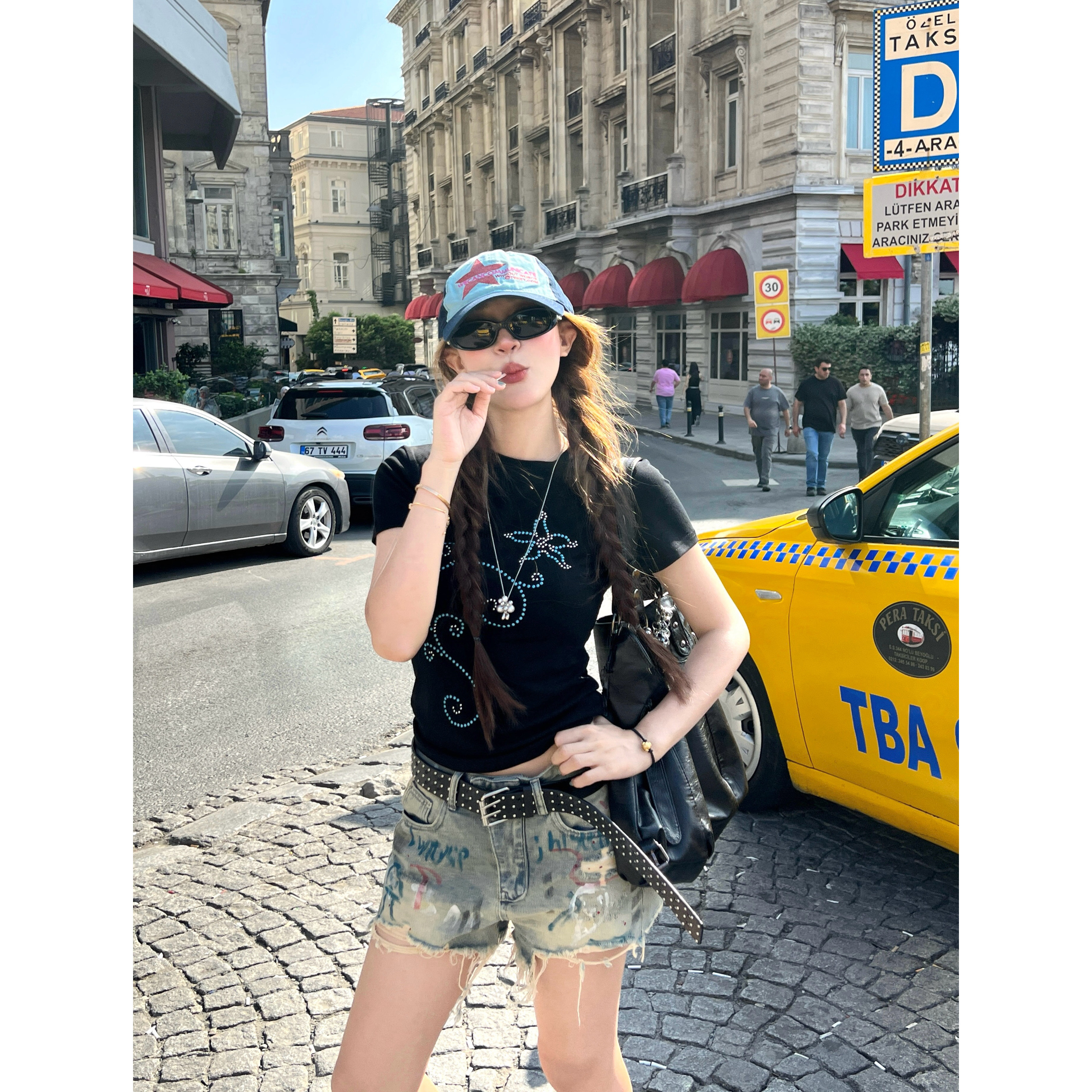 林诗琦NICKIDAILY花朵钉珠款短袖