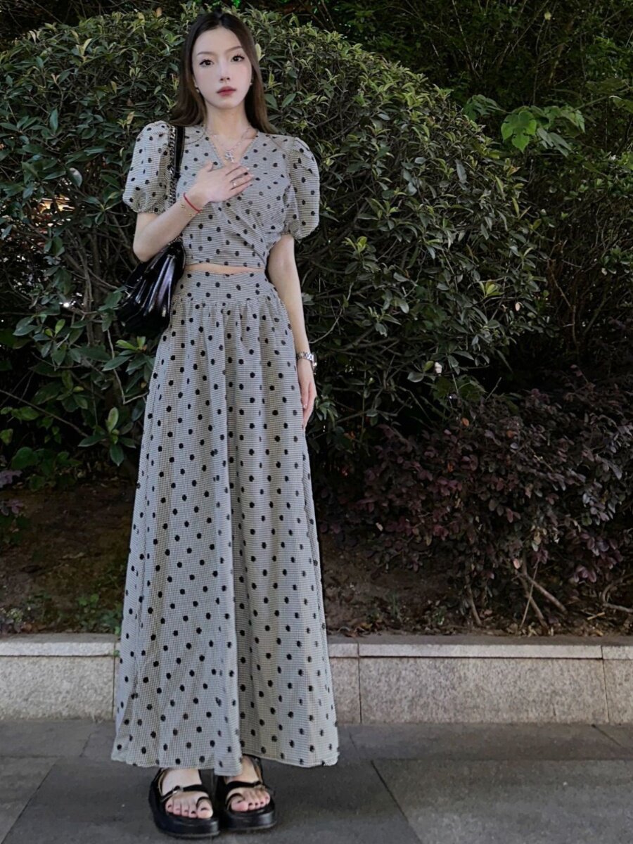 法式灰色波点收腰v领爆款半身连衣裙子设计感小众女夏季气质长裙