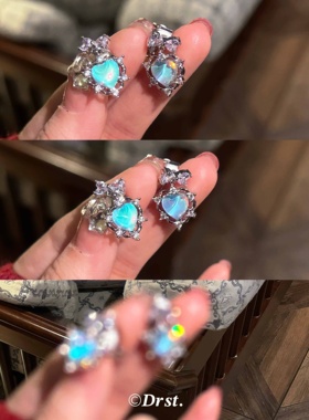 Dreamiest月光石闪钻耳夹