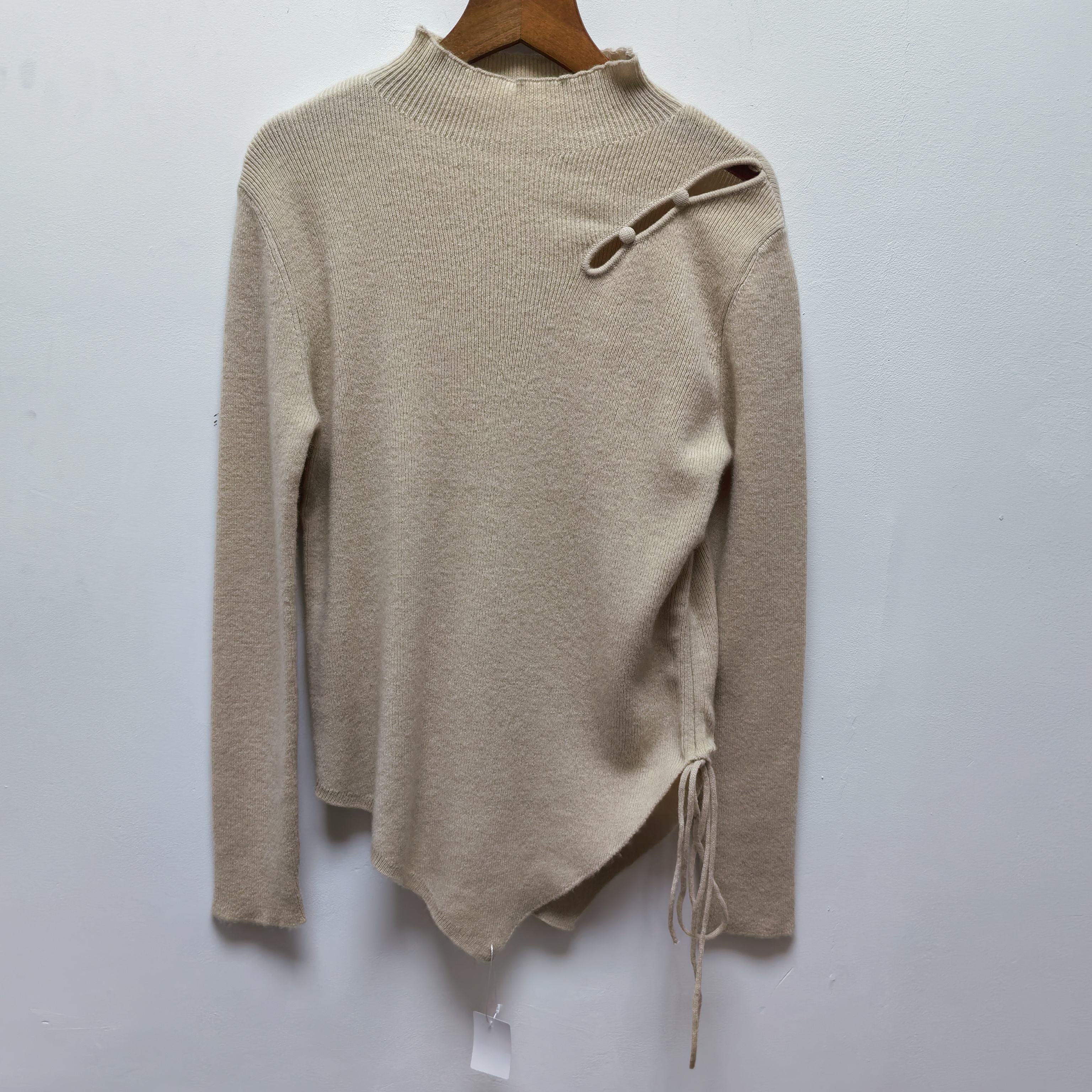 撤柜女装去标系列2025秋冬新款时尚设计感气质针织毛衣女上衣B548