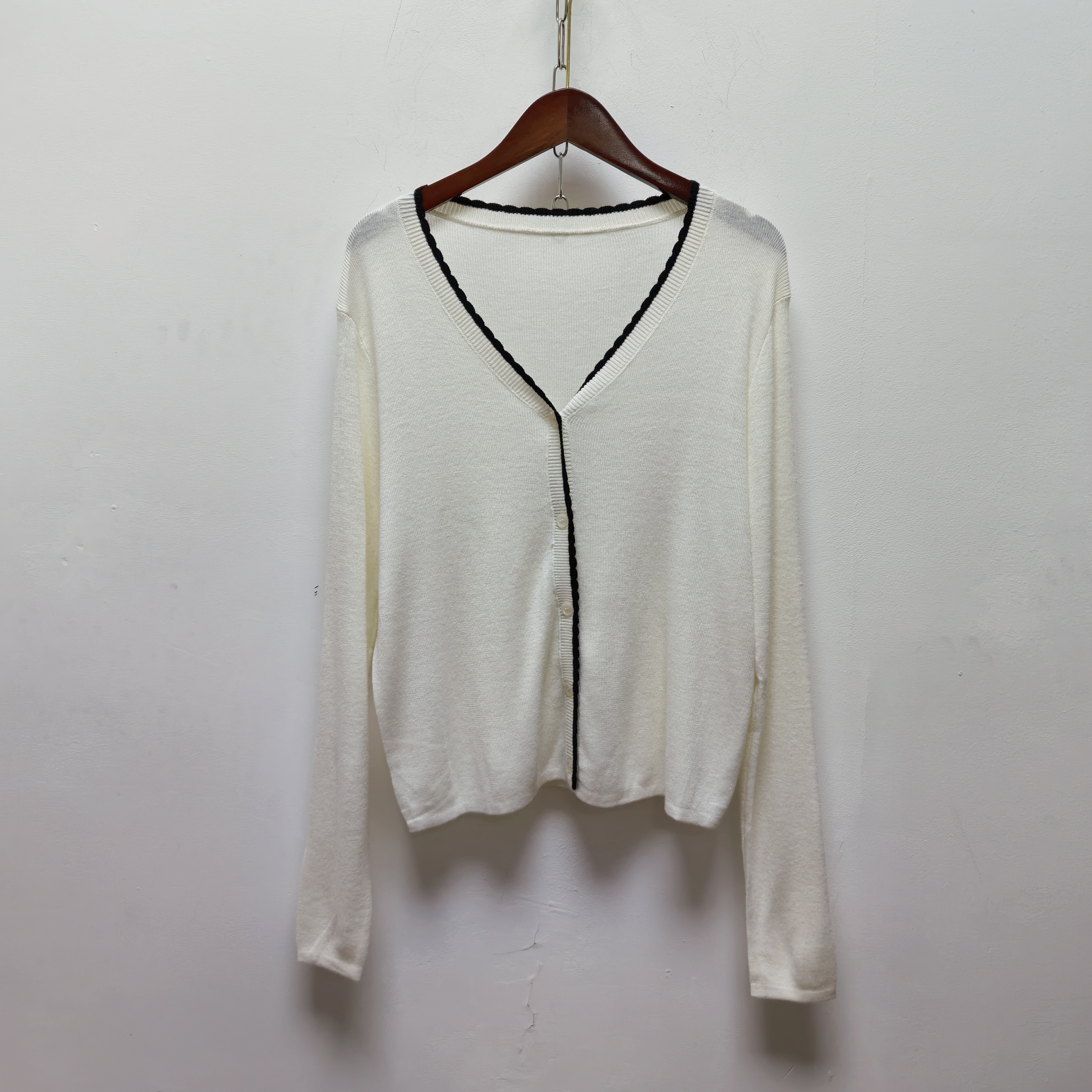 【好物推荐】春秋时尚百搭宽松薄款V领针织开衫品牌折扣店M141