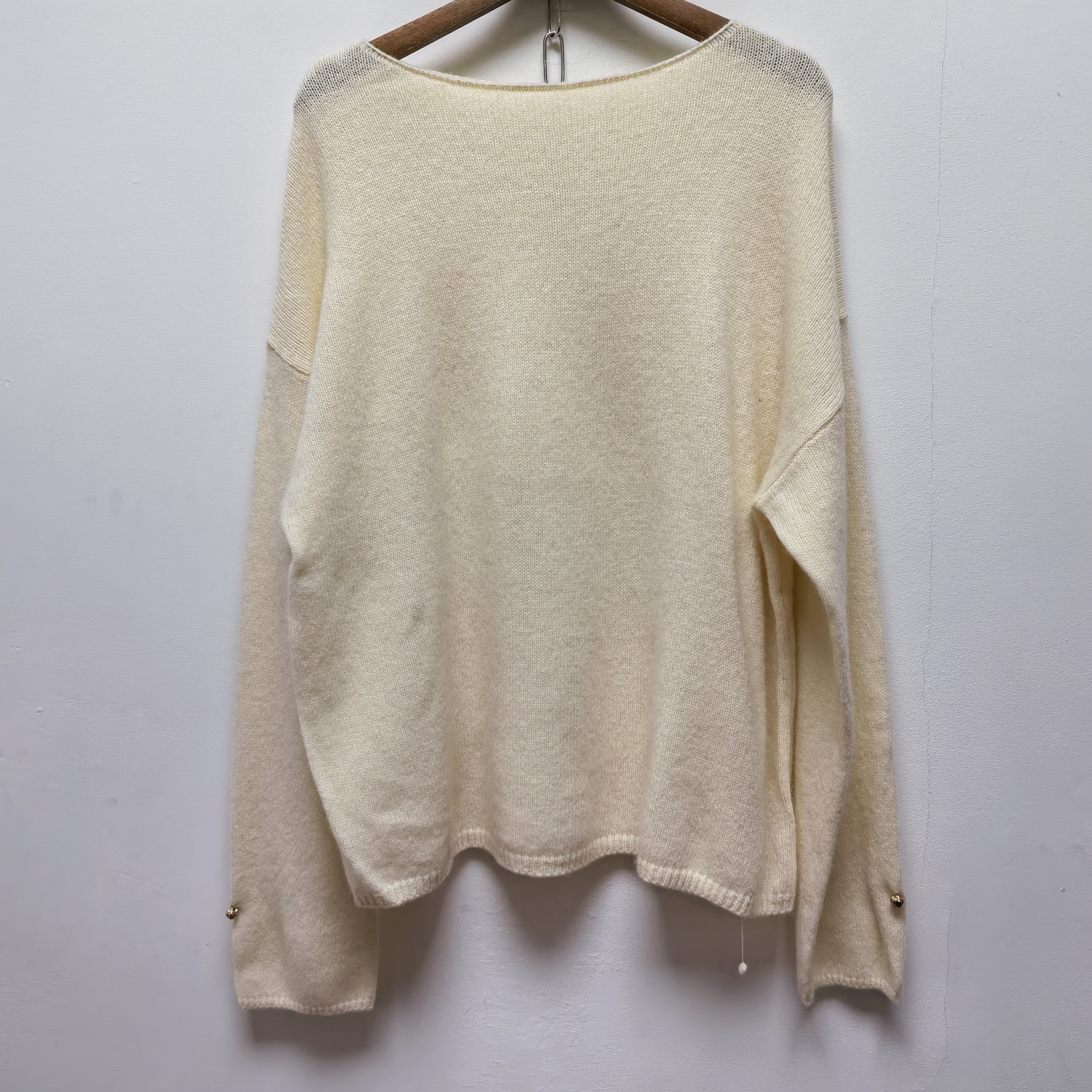 2025秋冬新款米色圆领套头针织衫女宽松显瘦百搭打底衫上衣L671