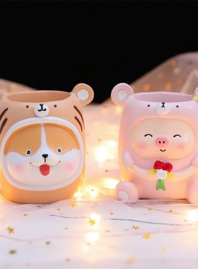 新款网红可爱创意玫瑰熊笔筒学生办公文具噜噜猪柴犬笔筒厂家直销