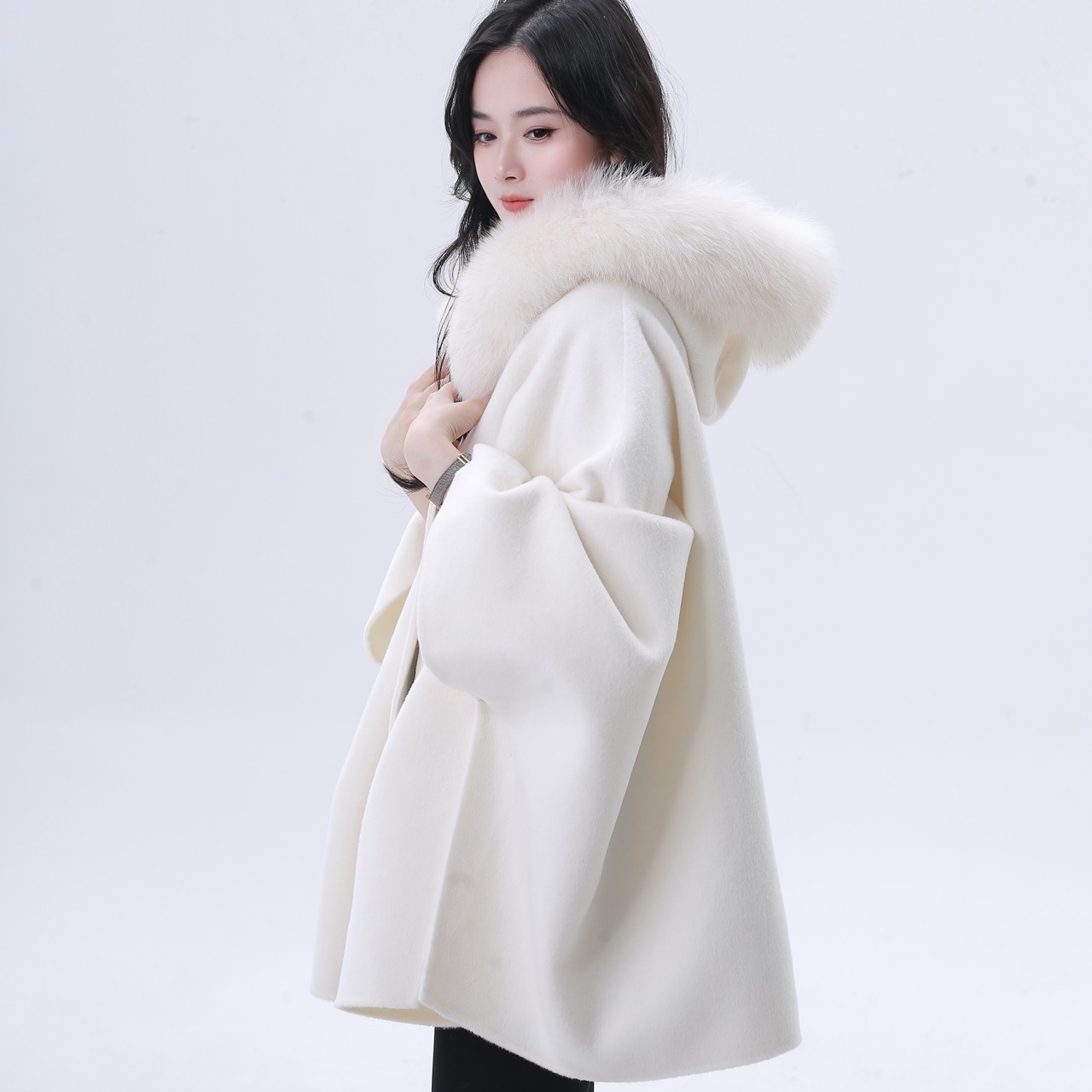 现货狐狸毛连帽温柔斗篷大衣