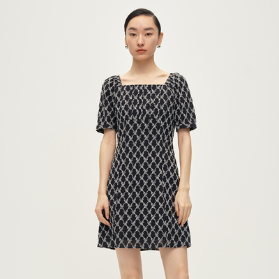 Dekashell/迪卡轩2025夏季新款方领绣花工艺短袖连衣裙赫本风女裙