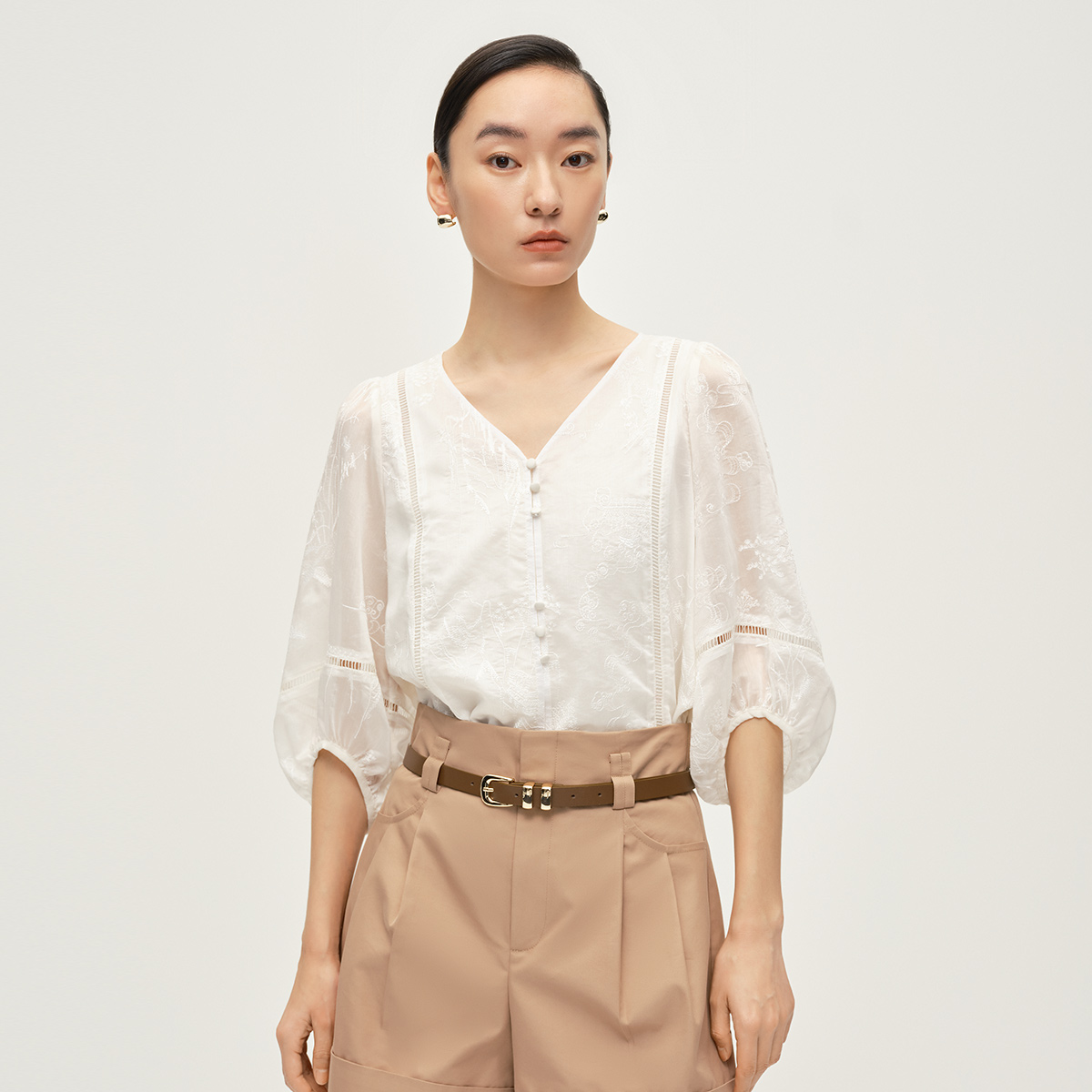 Dekashell/迪卡轩2025夏季新款衬衫宽松v领设计五分袖透气轻盈