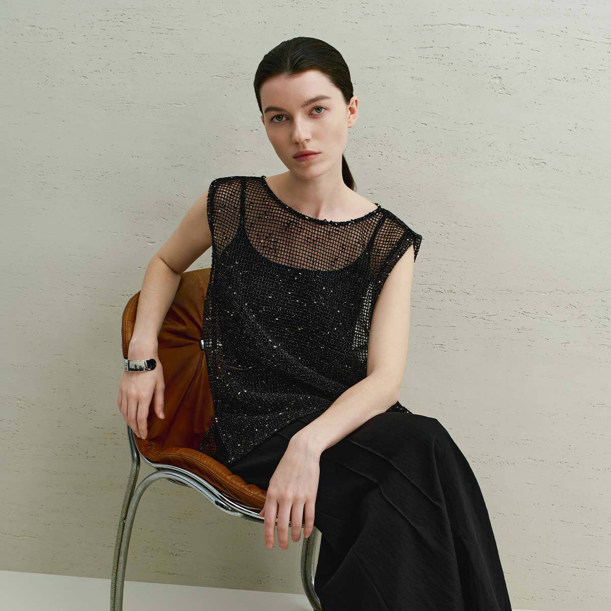 Dekashell/迪卡轩2026夏季新款黑色亮片无袖罩衫透视网眼上衣dp