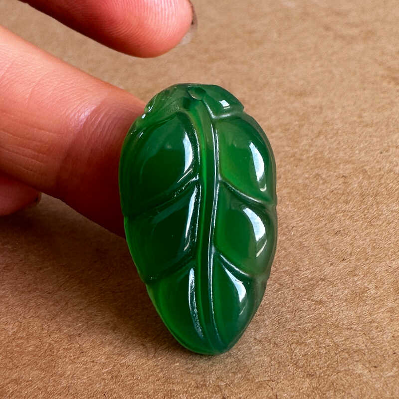 天然真品绿玉髓树叶吊坠男女绿玛瑙金枝玉叶项链叶子挂坠女友礼物