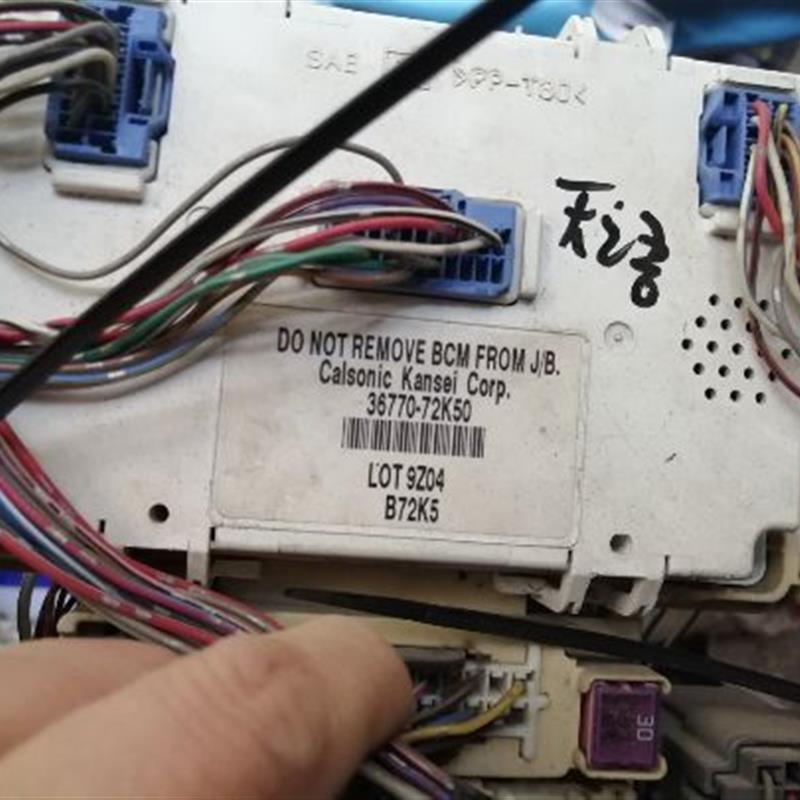 雨燕保险丝盒继电器盒车身电脑模块/36770-72K50/51/52