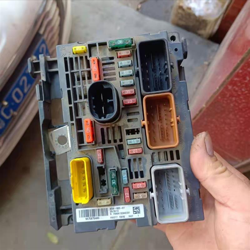 标致206 C2 307保险盒308 c5世嘉408凯旋发动机舱 保险丝盒BSM