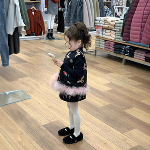 2024中国风女童冬黑色仿刺绣毛边拜年服马甲汉服背心+黑色半身裙