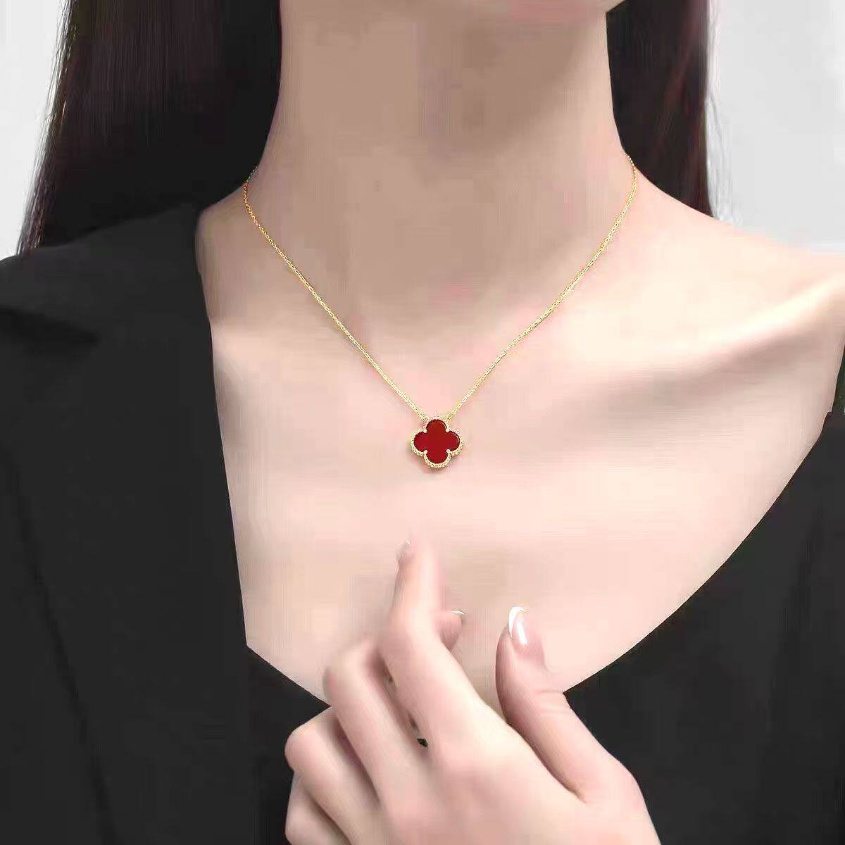 设计师款黑色四叶草项链女金色细项链