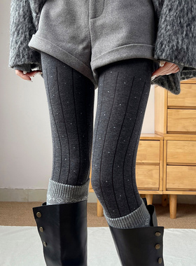 My outfit~波点裤袜驾到！深灰竖纹超显瘦！配靴子时髦复古慵懒风