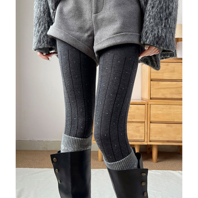 Myoutfit~波点裤袜驾到！深灰竖