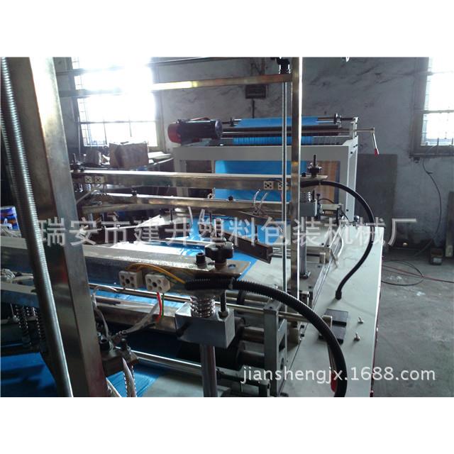 厂家专业生产供应,DFL系列点段连卷挂衣套制袋机,挂衣罩制袋机