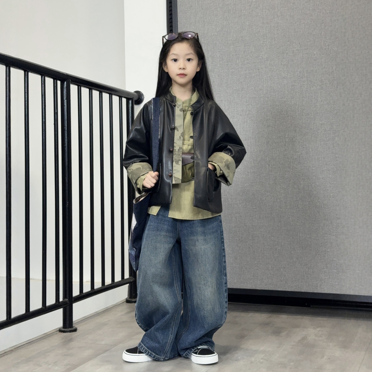 TOUKIDS2025春秋新款弯刀牛仔裤