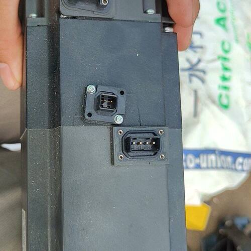 伺服电机 HF-MP73B 有点磕碰 拆机 好。
