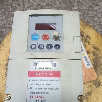 变频器 DZB100H001.5H2DK 1.5KW 2