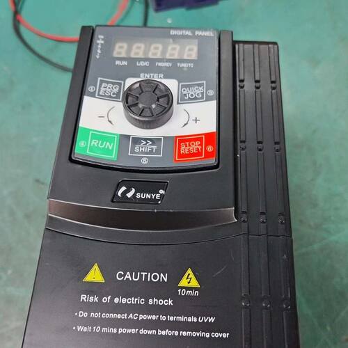 日业变频器4KW CM530H-B4T4R0GB/5R5PB