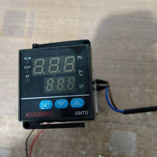 xMTG一7601可控硅移相触发温控仪功能完好 80。
