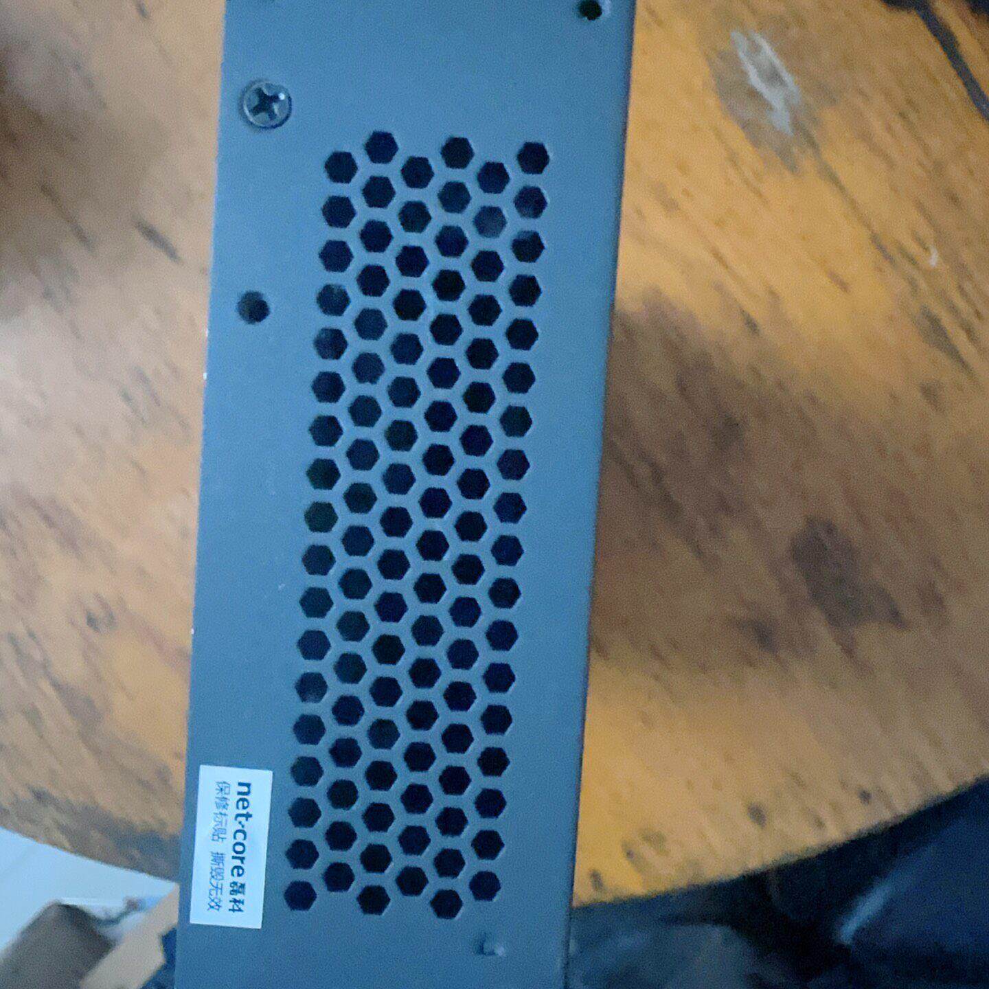 磊科NSD1016D 16口百兆以太网交换机