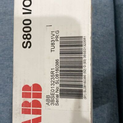 模块底座TU831V1  两块。