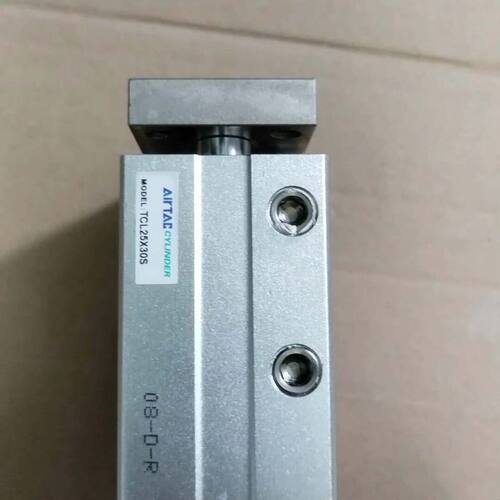 气缸 型号TCL25X20S  日本制造。
